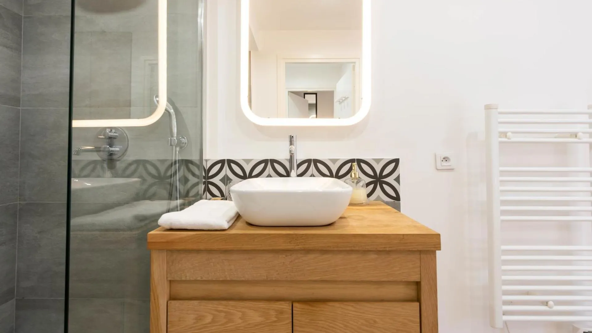 3P Central Cannes Suquet Apartment